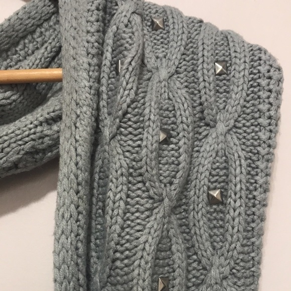 GRAY Saks Fifth Avenue cable knit studded infinity scarf - Picture 3 of 8